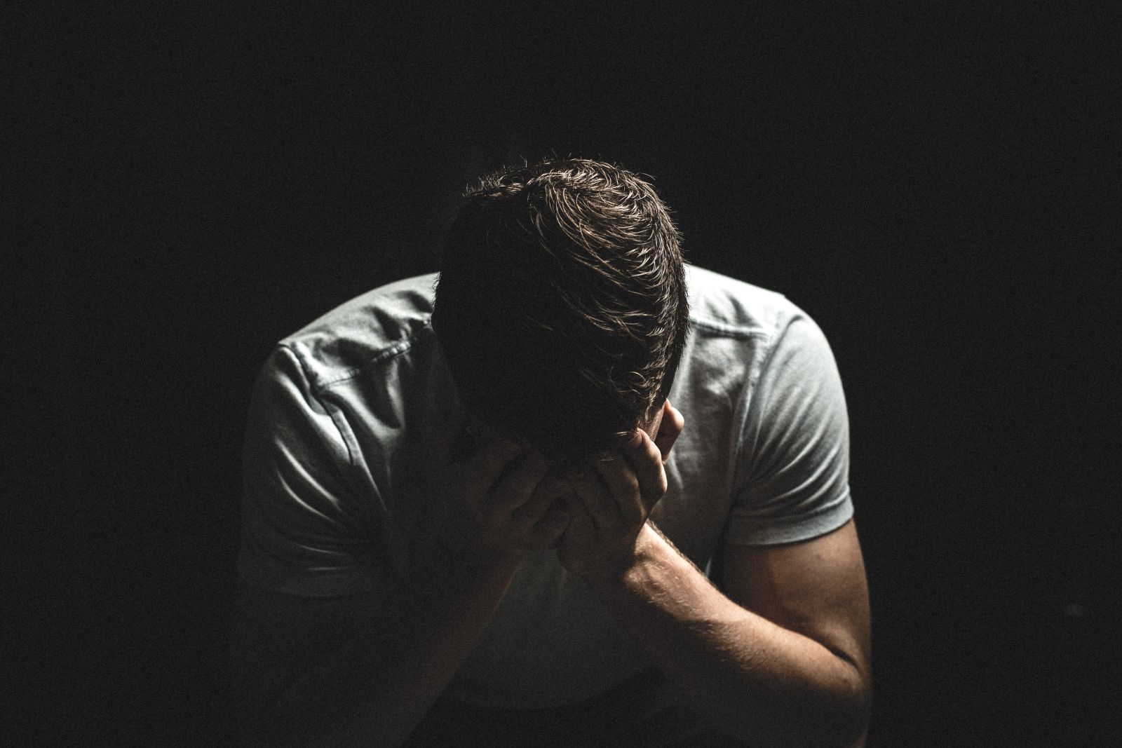 Como comunicar em situações sociais com quem tem problemas auditivos?