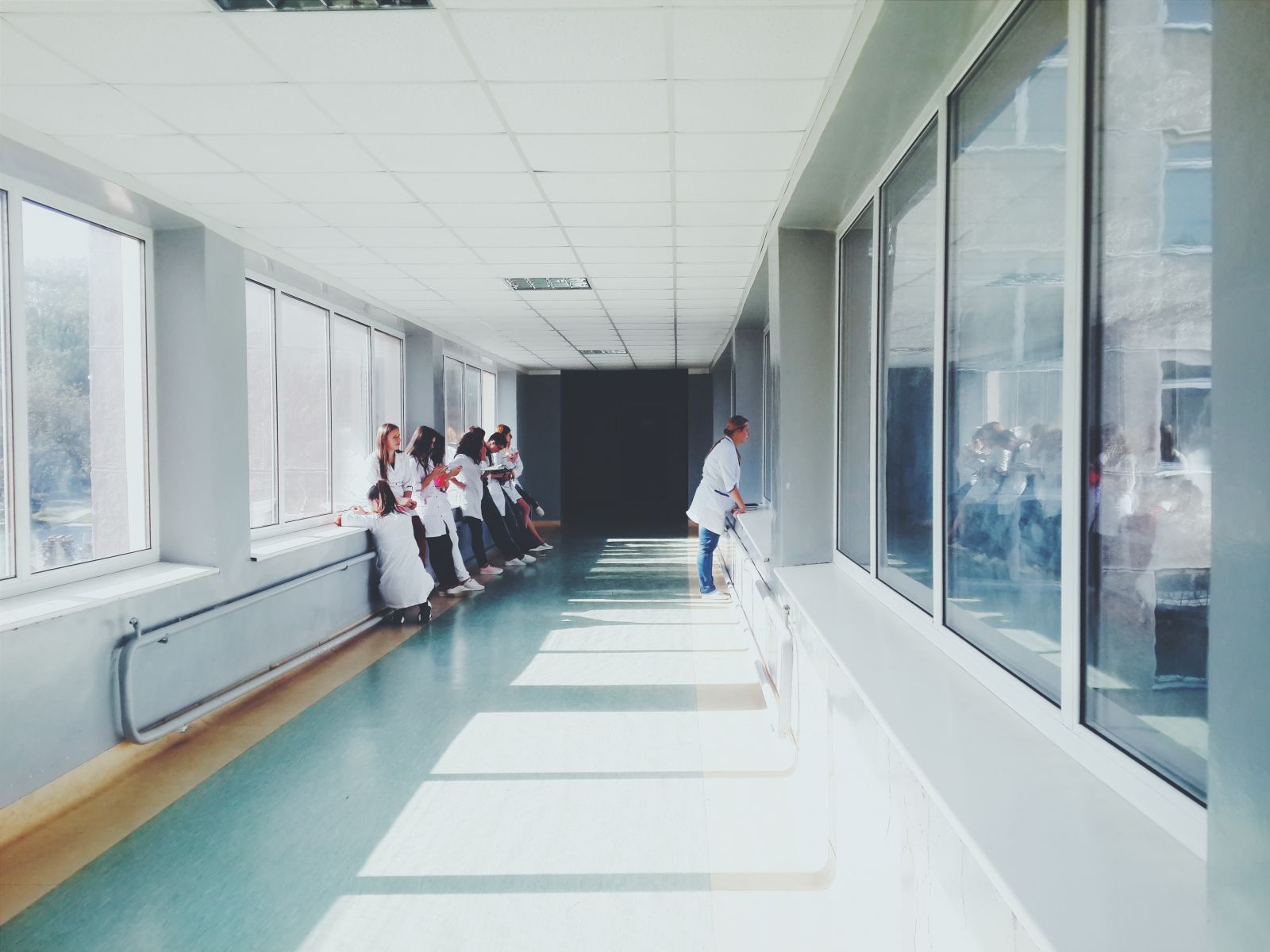 Seis razões para deixar de adiar cuidar da sua saúde auditiva